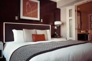 Rooms & Amenities